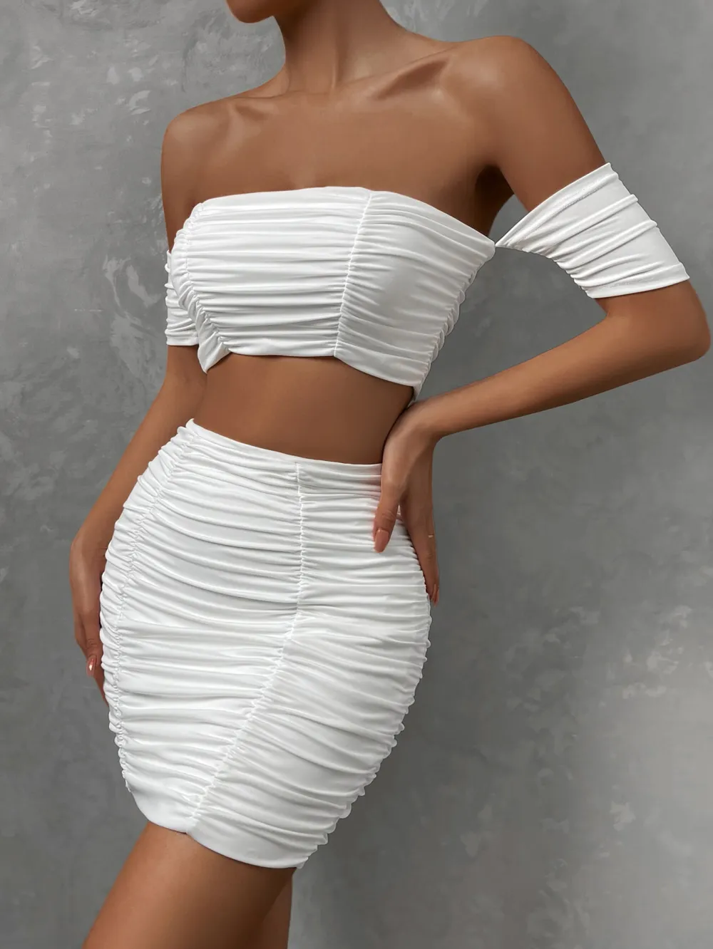 Midriff-Baring Slim Two-Piece Set