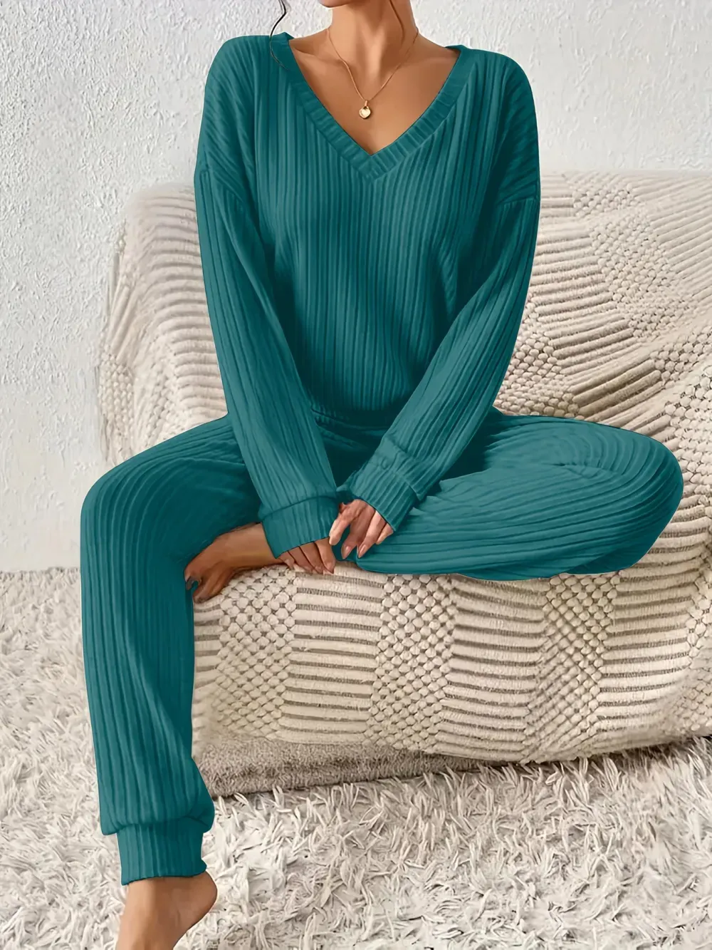 Solid Color Polyester V-Neck Knit Tracksuit