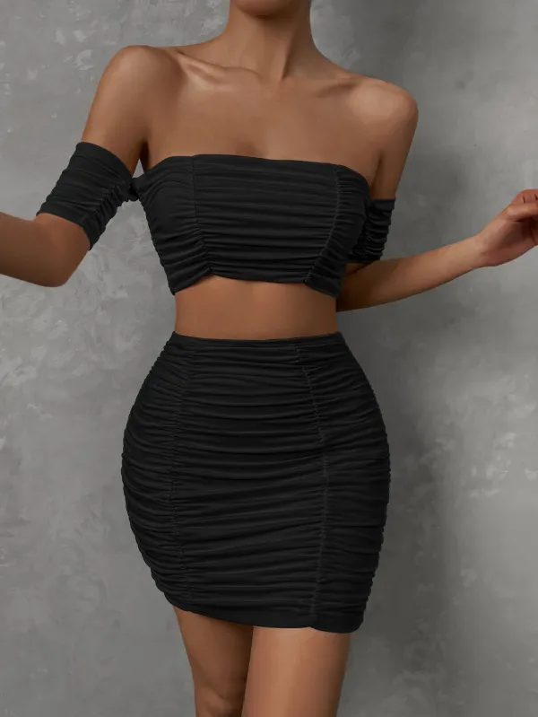 Midriff-Baring Slim Two-Piece Set