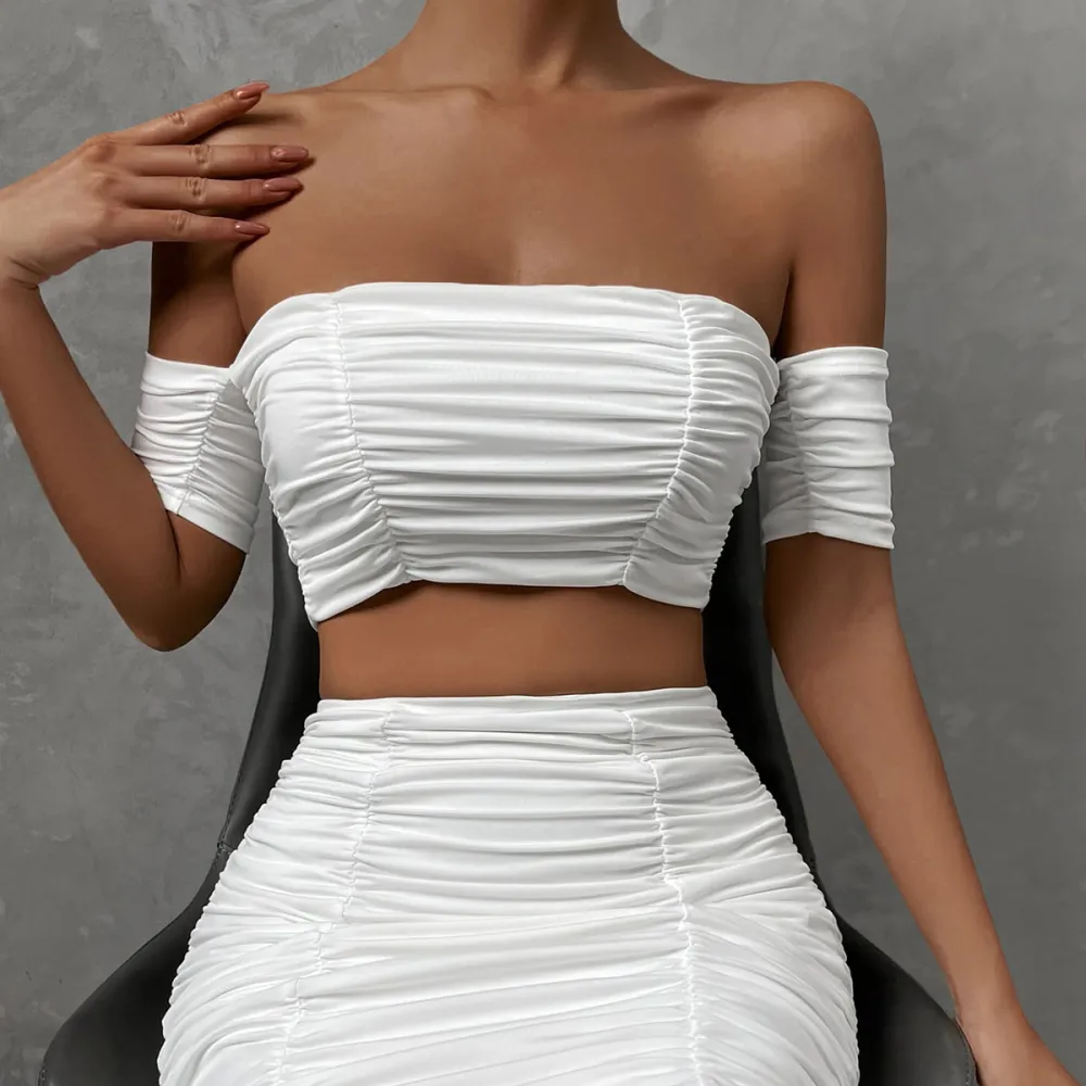 Midriff-Baring Slim Two-Piece Set