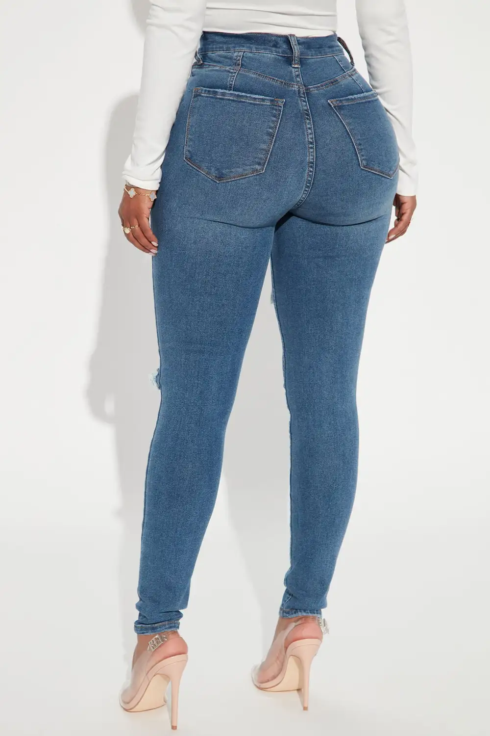 Turn' Heads Booty Lifting Skinny Jeans - Medium Wash