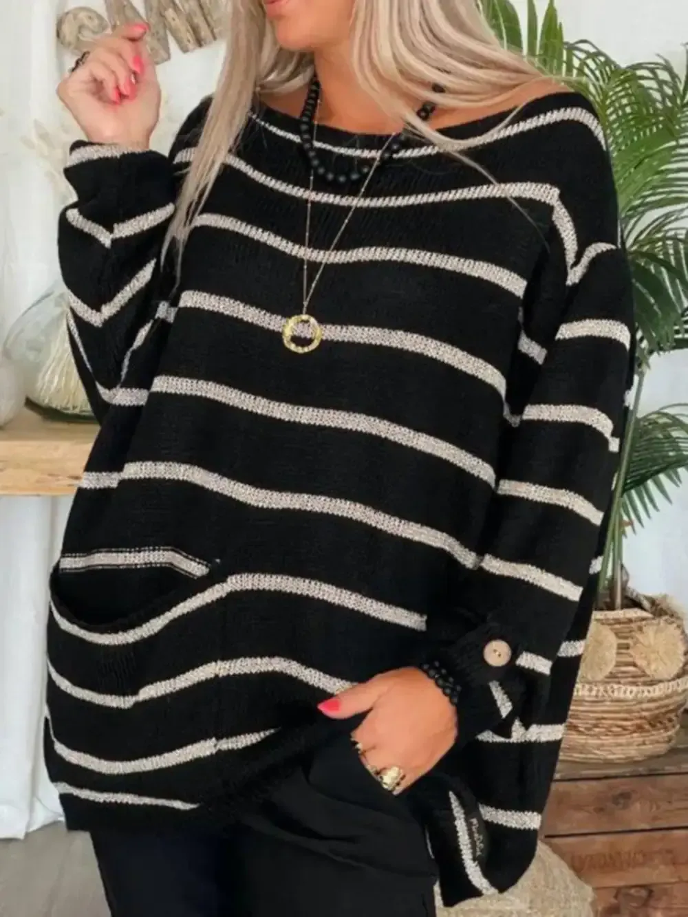 Women's Striped Contrast Pocket Crew Neck Sweater