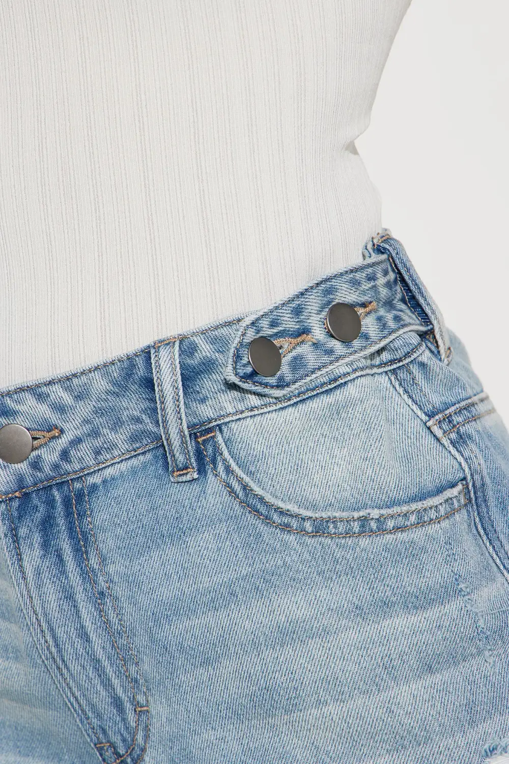 Juliette Ripped Loose Straight Leg Jeans - Light Wash
