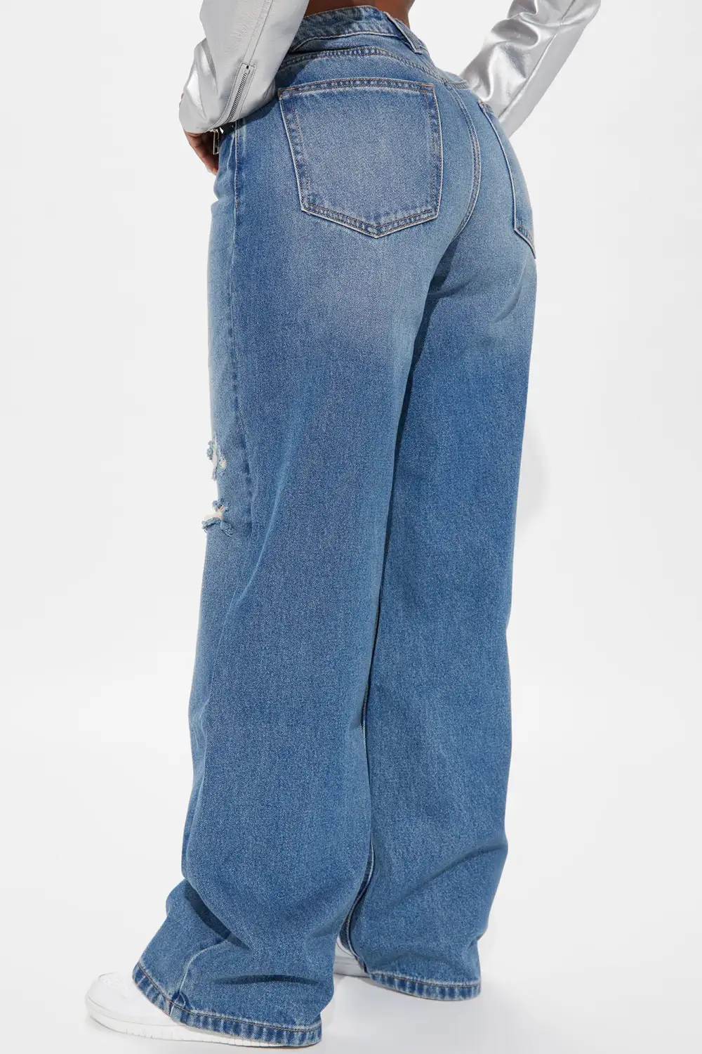 Message Received Loose Straight Leg Jeans - Medium Wash