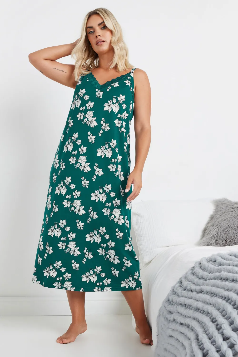 YOURS Curve Blue Snowflake Print Soft Touch Midaxi Chemise