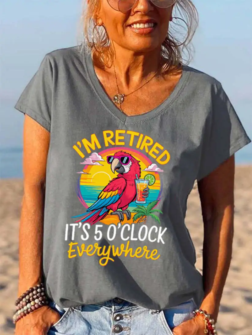 Women's I‘m Retired It‘s 5 O'clock Everywhere Parrot Print Casual V-Neck Tee