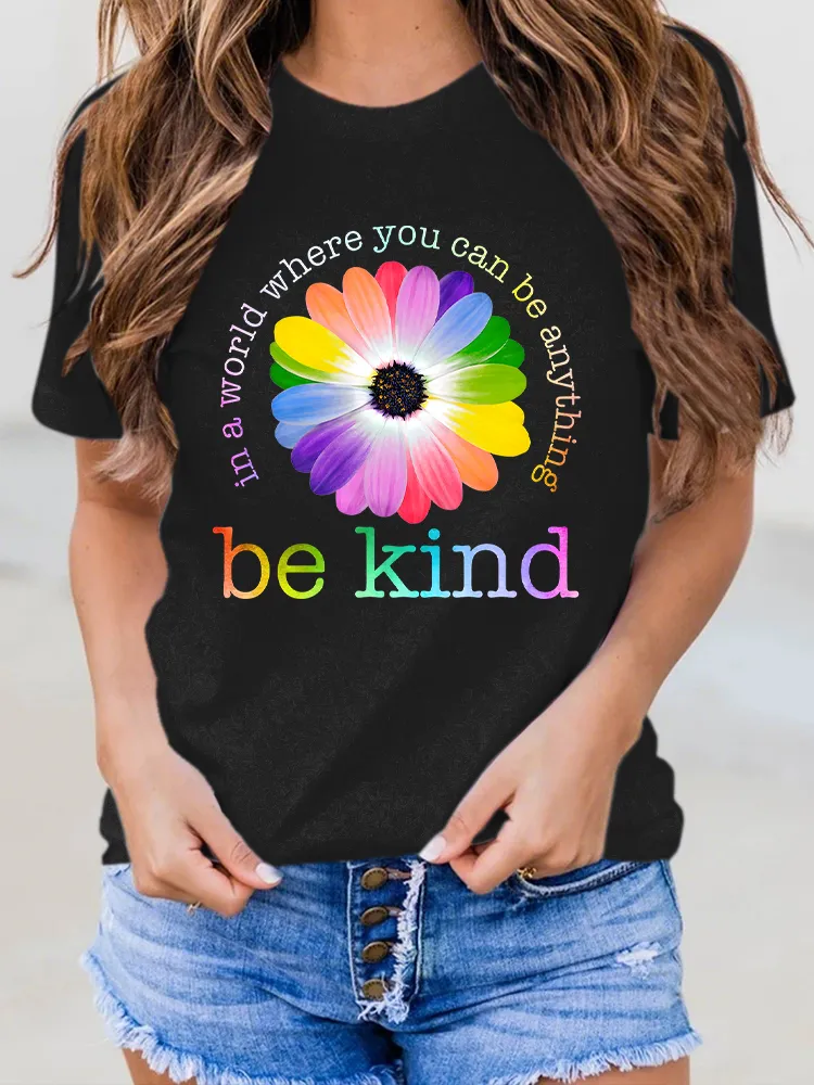 Women'S In A World Where You Can Be Anything Be Kind Round-Neck Short-Sleeved T-Shirt
