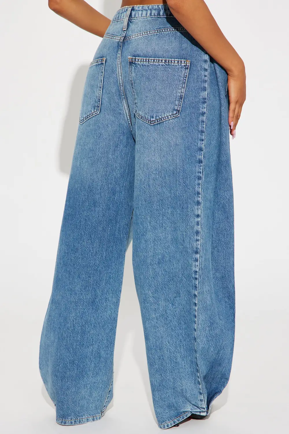 Getting Along Wide Leg Jeans - Medium Wash