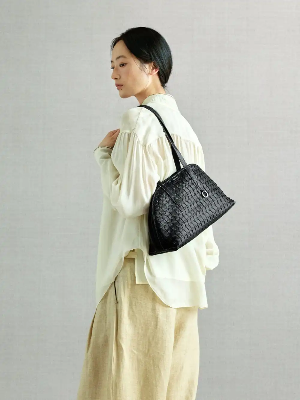 Lattice Shellseeker Bag - Onyx