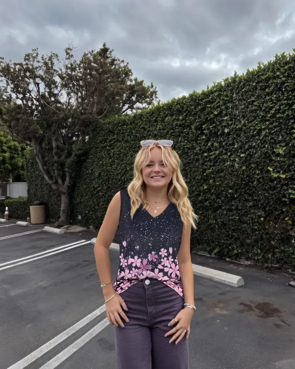 Summer Tops for Women Sleeveless V Neck Tshirt Loose Fit Casual Tank Tunic Blouse