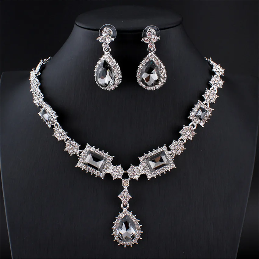 Two-piece set of elegant rhinestone necklace and earrings