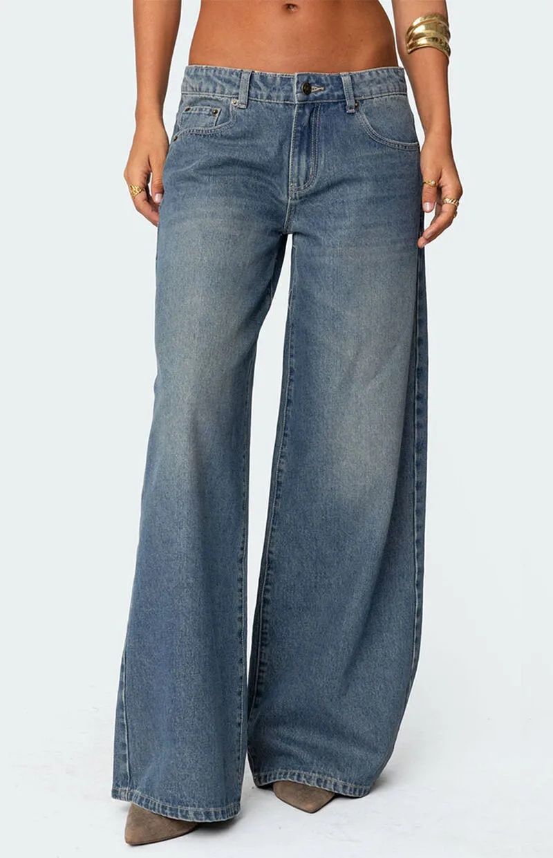 Edikted Vyxen Vintage Washed Low Rise Jeans