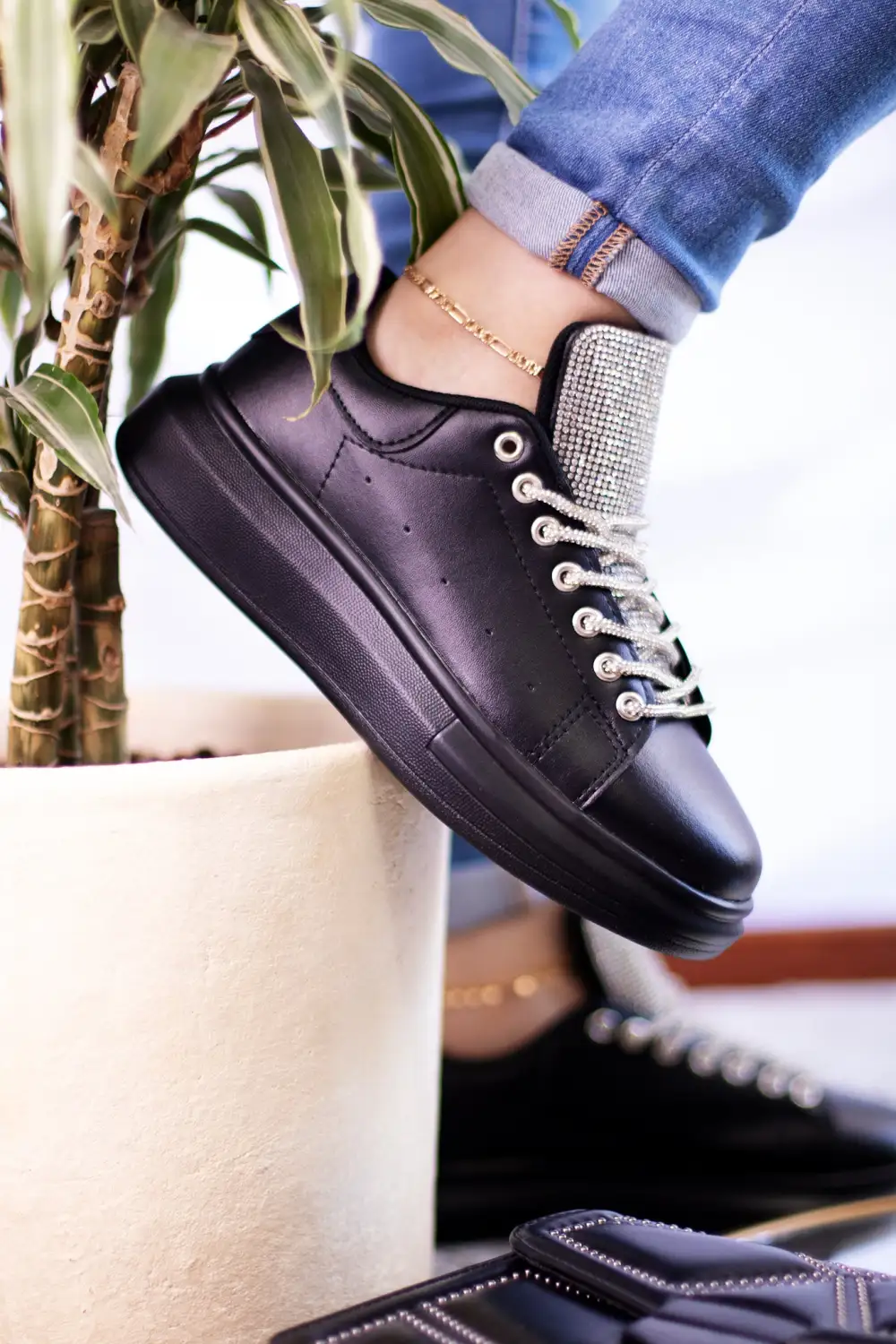 SIA 02 | BLACK