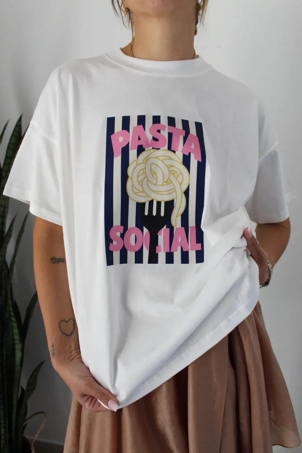Graphic Crewneck Cotton Tee Look