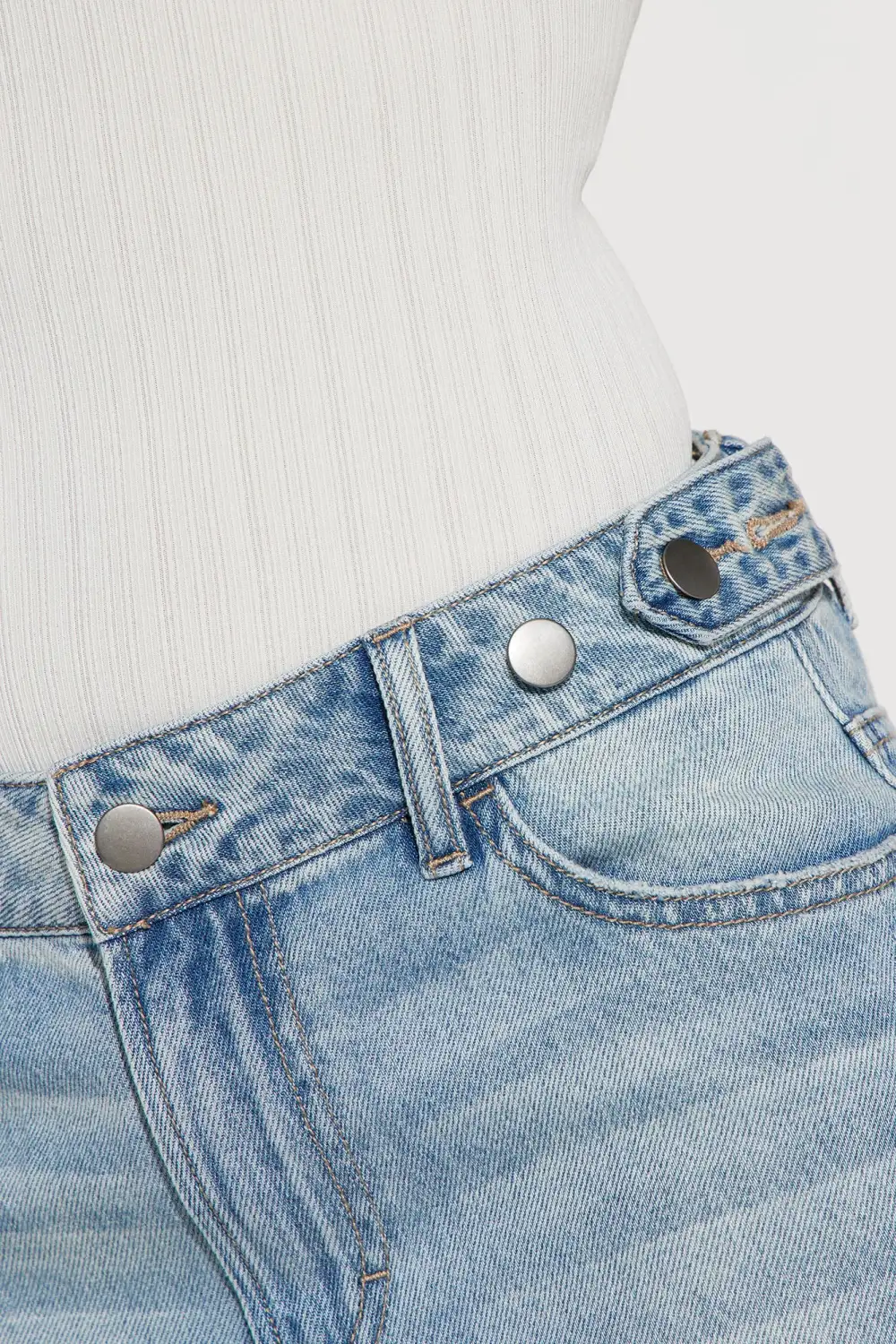 Juliette Ripped Loose Straight Leg Jeans - Light Wash