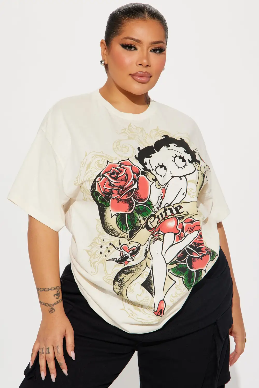 Betty Boop Hearts And Roses Graphic Tee - Oatmeal