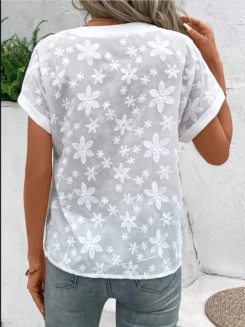 Women'S Loose White Shirt with a Summer Floral Pattern And a V-Neck Batwing Sleeve Design