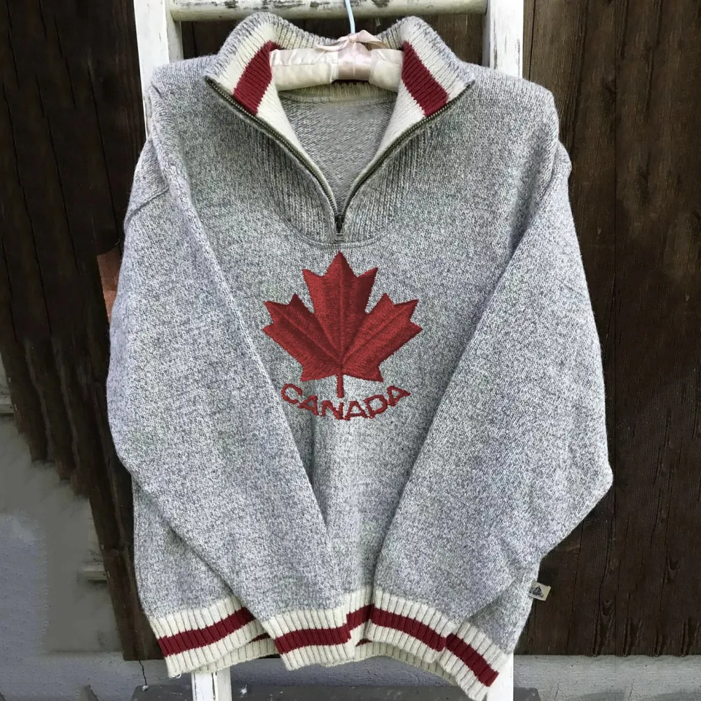 Vintage Canadian Maple Leaf Flag Blend Zip-up Sweater