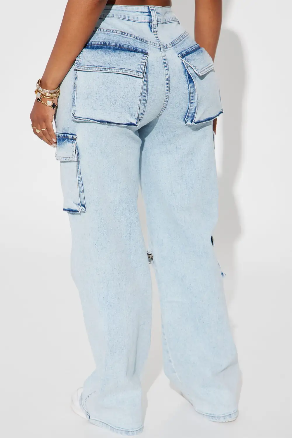 Eyes On The Prize Low Stretch Cargo Jeans - Light Wash