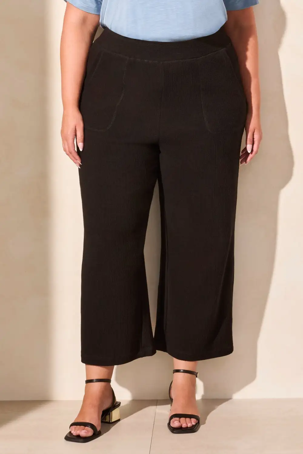 Textured Pull-On Capri-Black