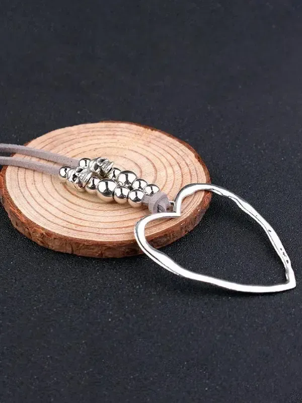 Freely adjustable piece velvet rope necklace