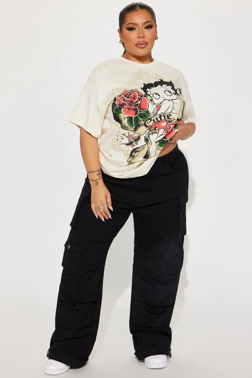 Betty Boop Hearts And Roses Graphic Tee - Oatmeal