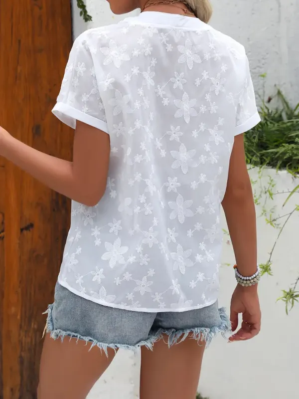 Women'S Loose White Shirt with a Summer Floral Pattern And a V-Neck Batwing Sleeve Design