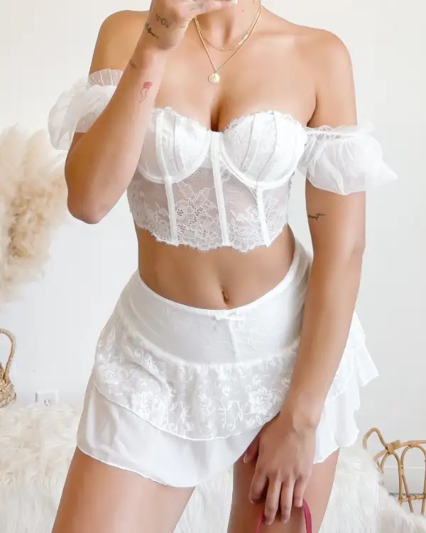 KIANA MINI LACE SKIRT