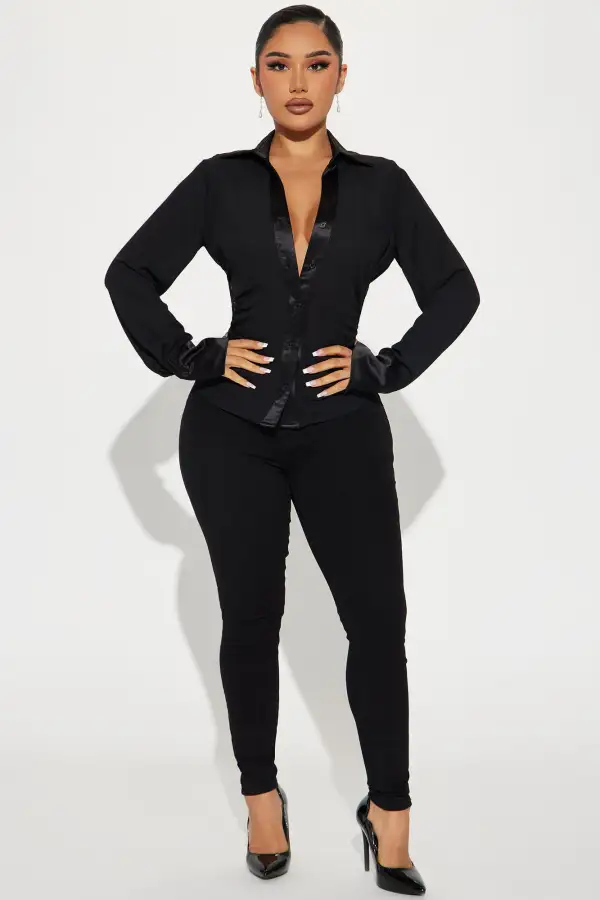 Party In The Back Shirt - Black