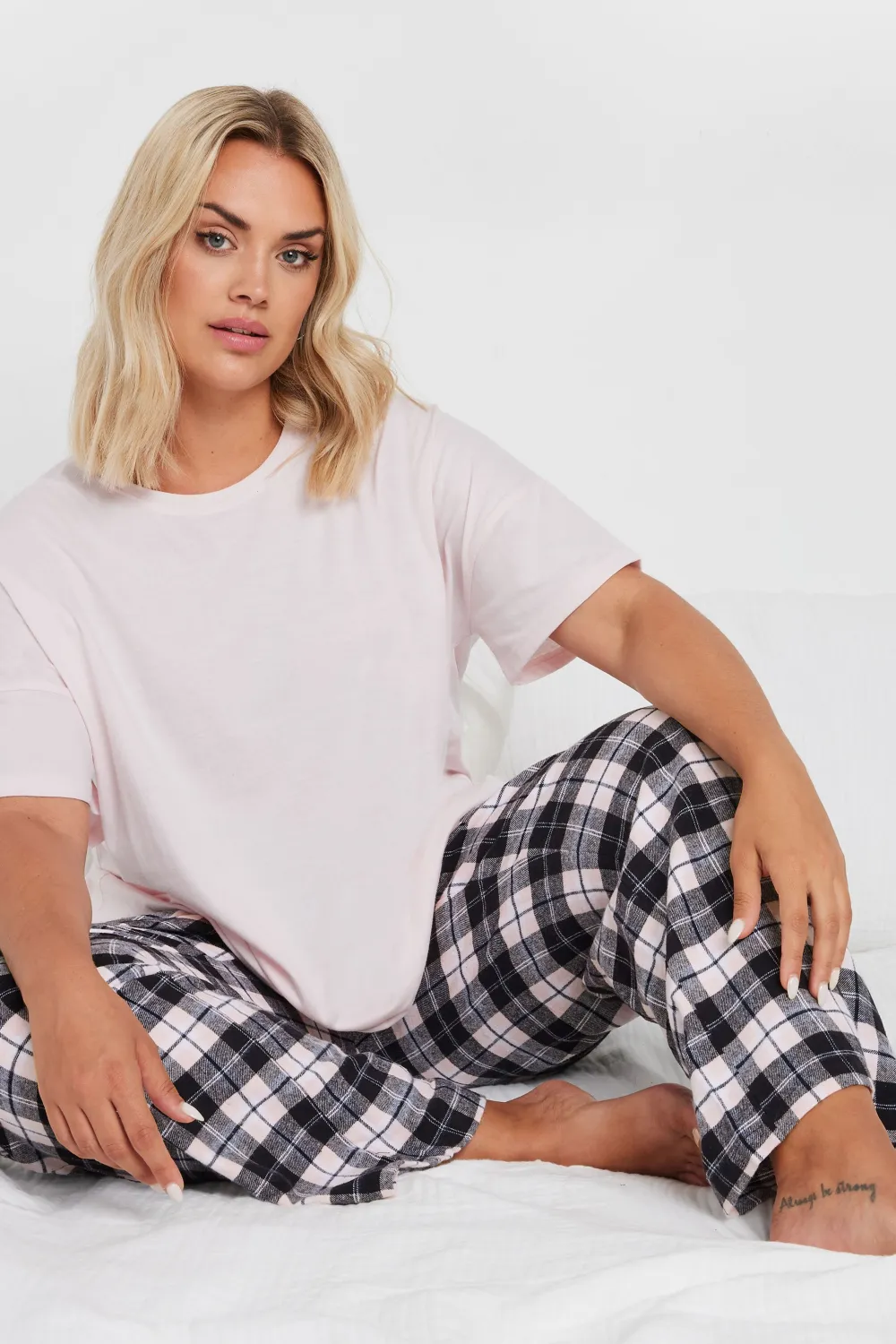 YOURS Curve Pink Woven Check Print Pyjama Set