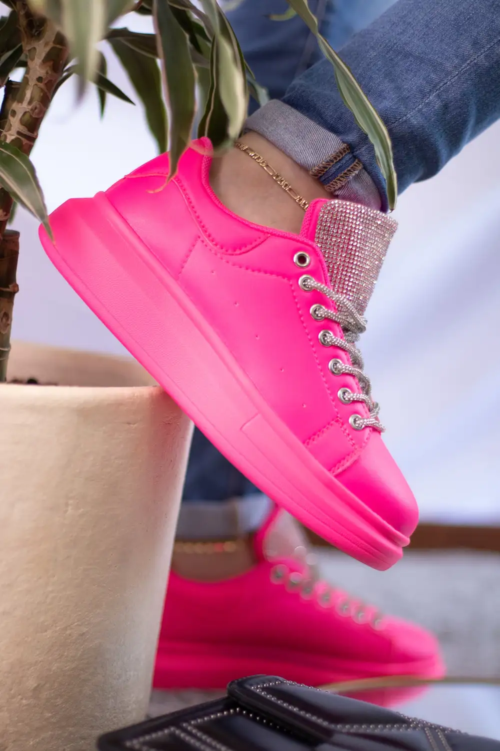 SIA 02 | HOT PINK