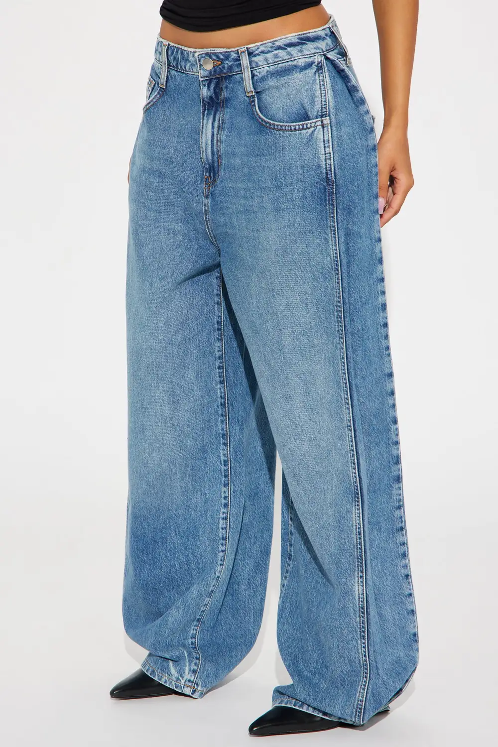 Getting Along Wide Leg Jeans - Medium Wash