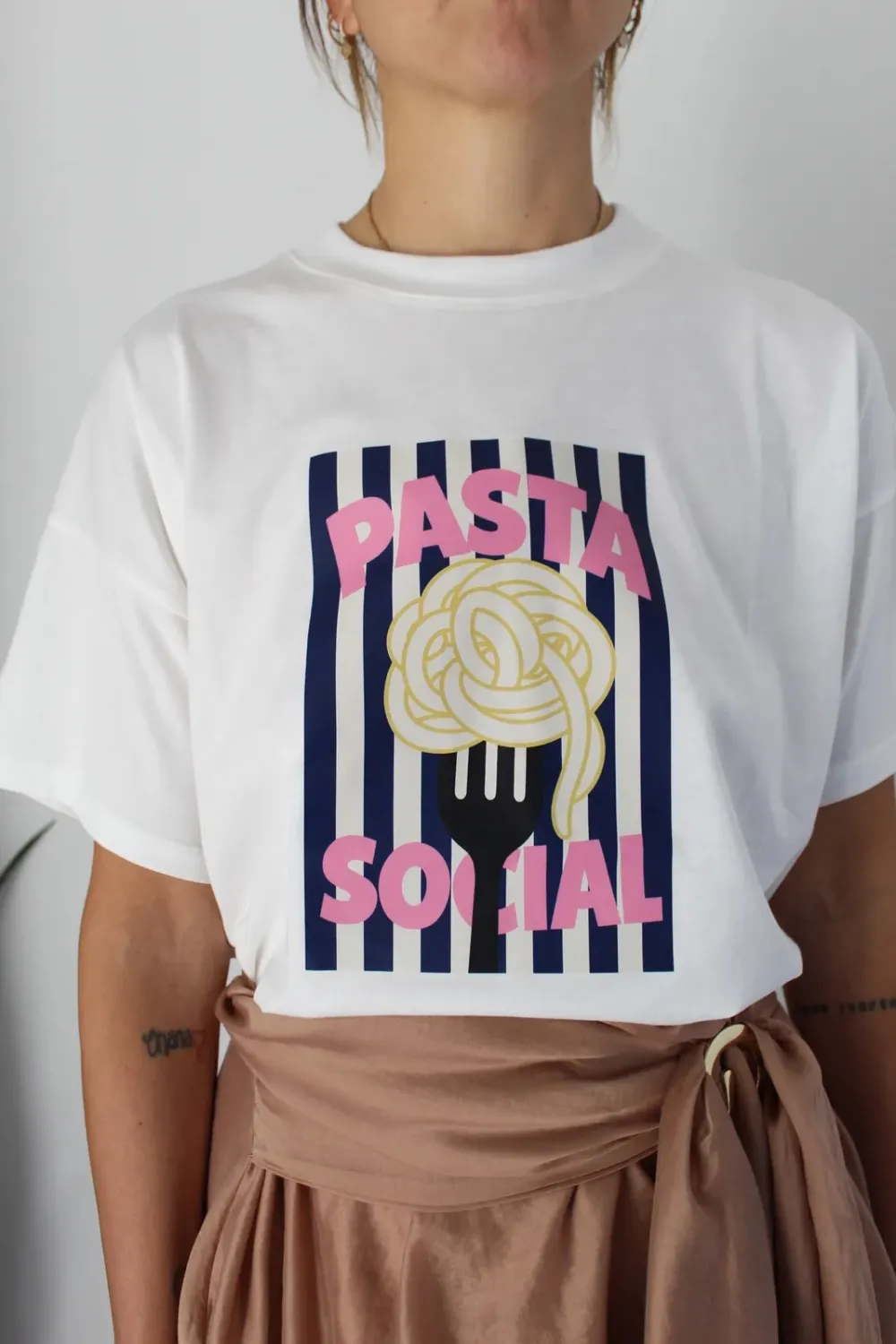 Graphic Crewneck Cotton Tee Look