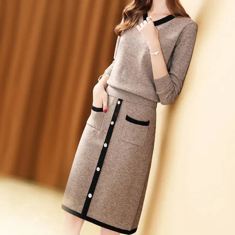 Elegant Color Block V-neck Woolen Set