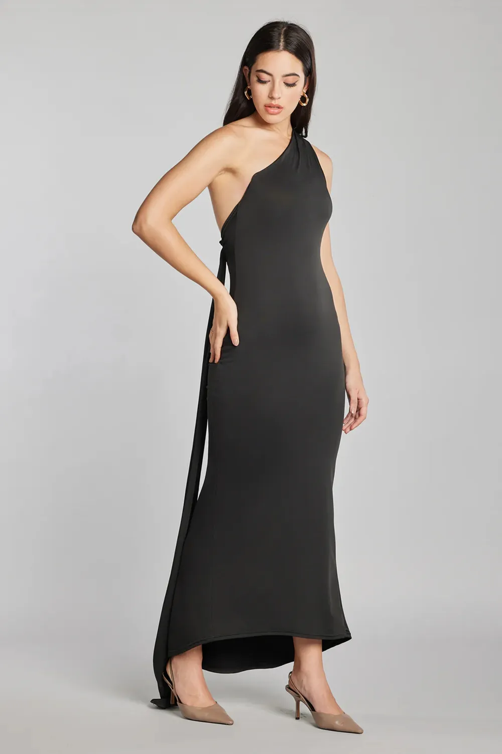 Red backless one-shoulder long dress