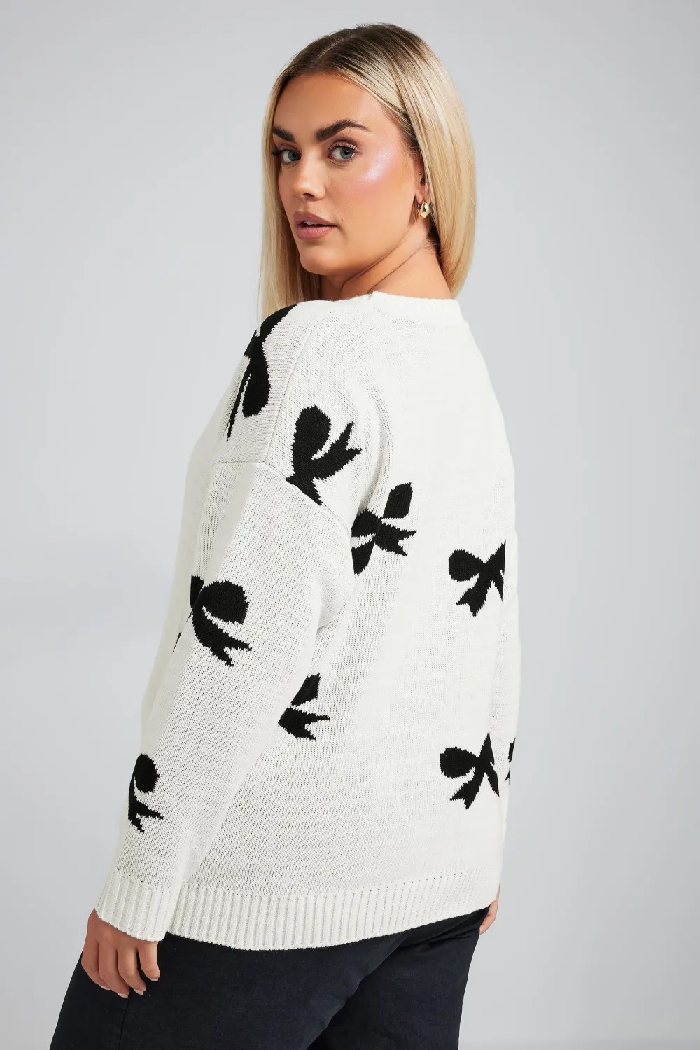 LIMITED COLLECTION Curve White Bow Knitted Jumper