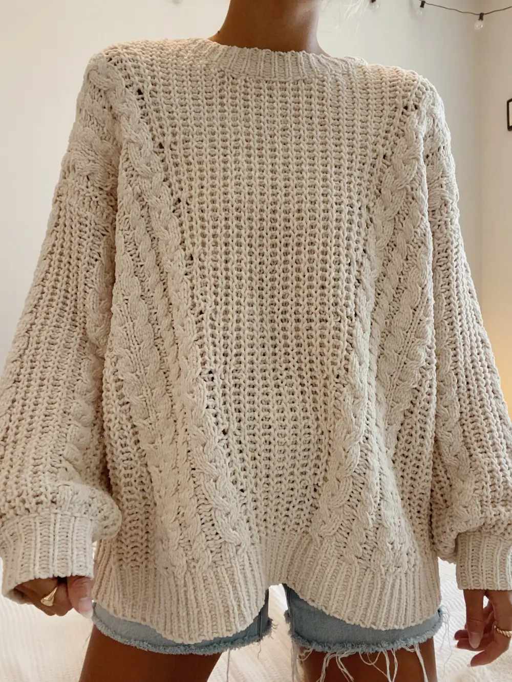 LIGHT BEIGE CLASSIC SWEATER