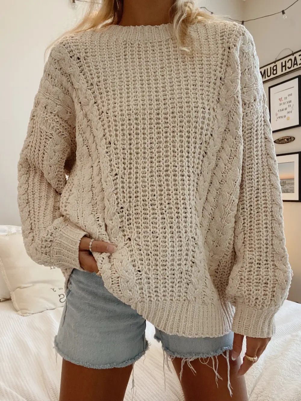 LIGHT BEIGE CLASSIC SWEATER