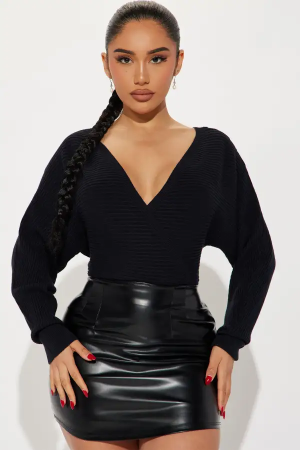 Seine Surplice Sweater - Black