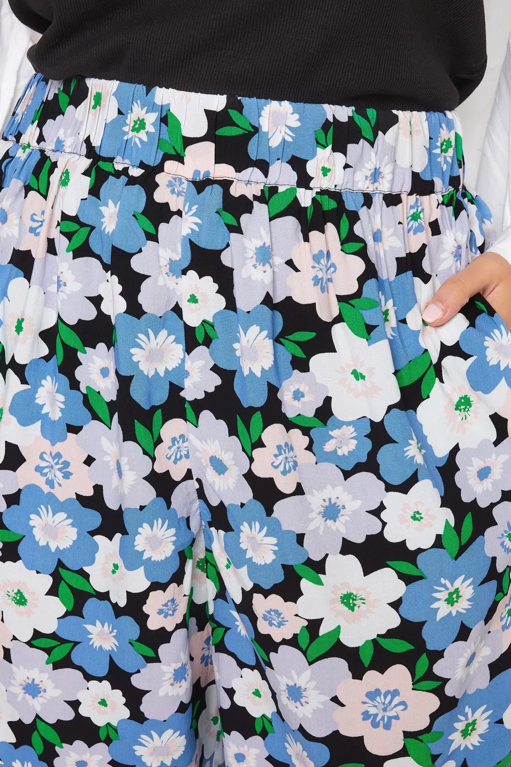 YOURS Curve Blue Floral Woven Shorts
