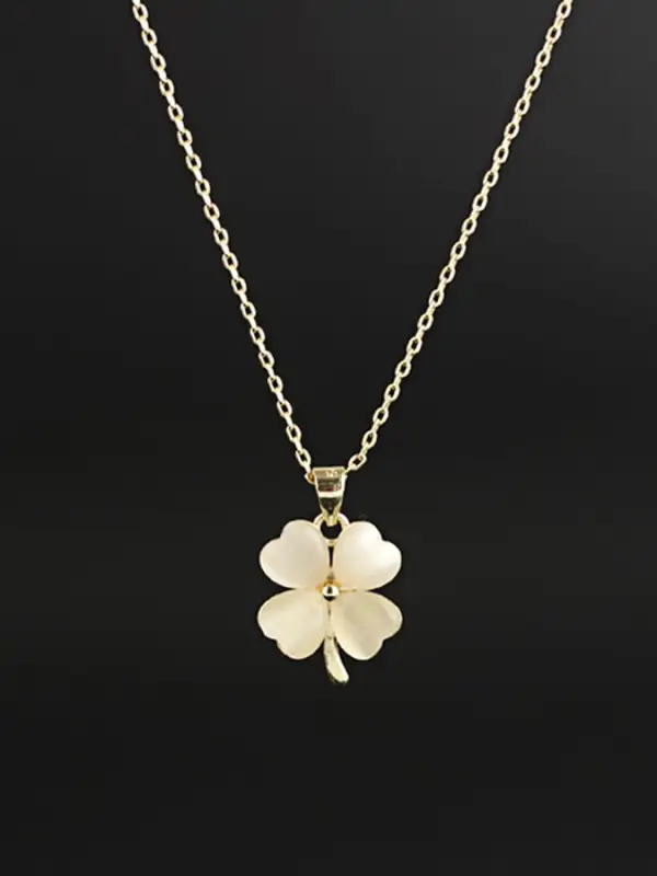 Women St. Patrick's Day Stylish Clover Pendant Necklace