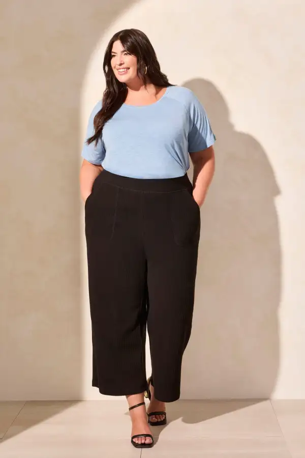 Textured Pull-On Capri-Black