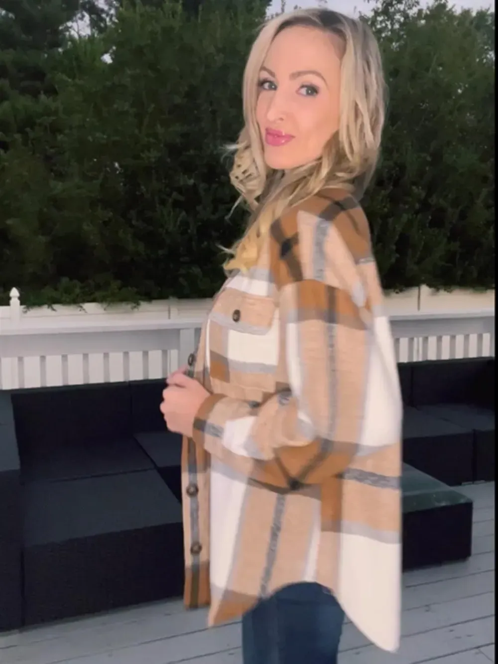 Women's Casual Plaid Flannel Shacket Jacket Oversized Button Down Long Sleeve Fall Shirts Jacket Lapel Coats Tops