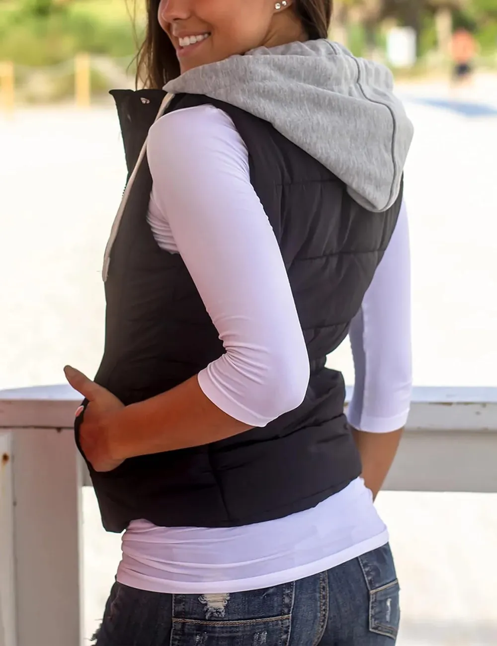 Women's Slim Sleeveless Quilted Removable Hooded Winter Puffer Vest Coat