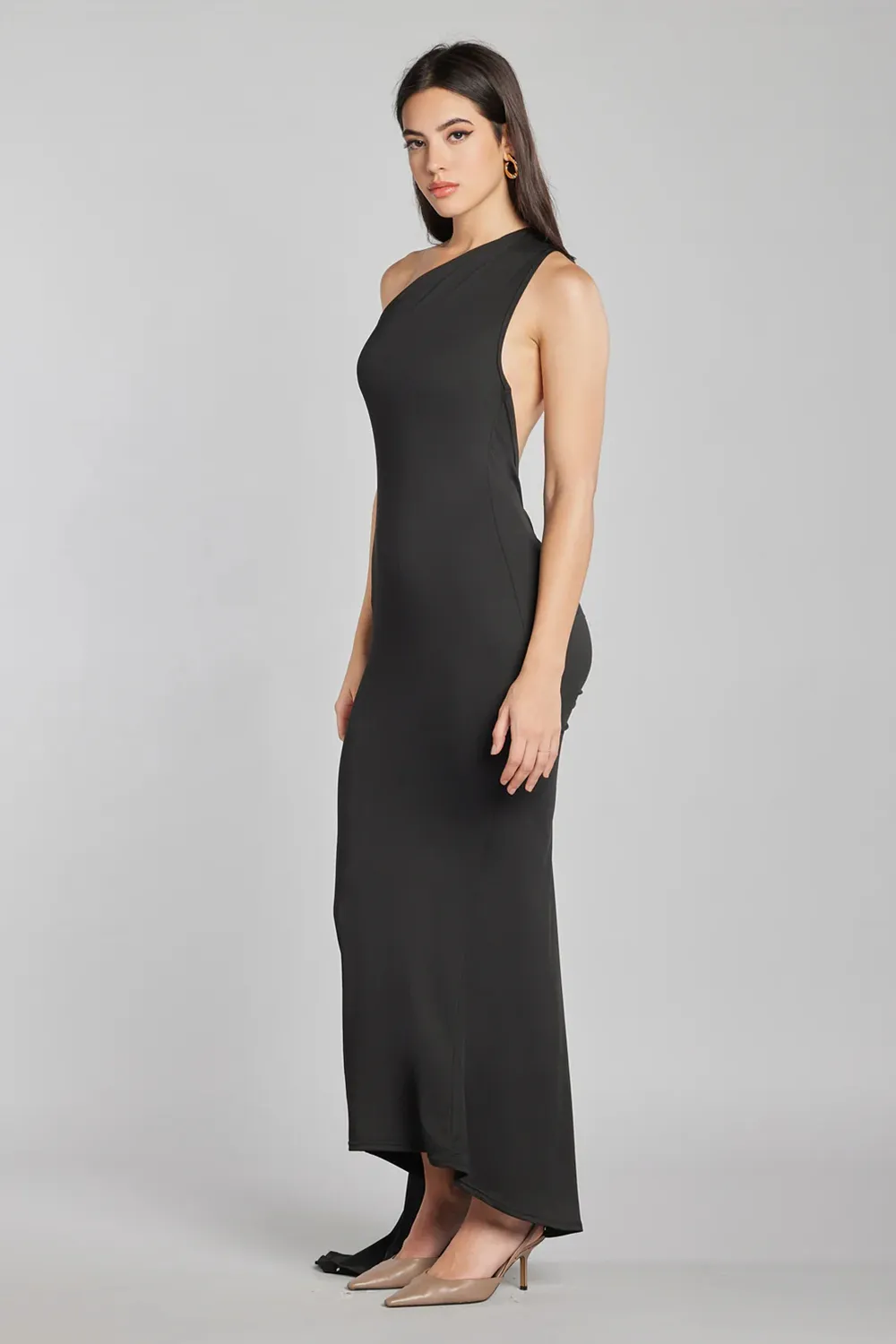Red backless one-shoulder long dress