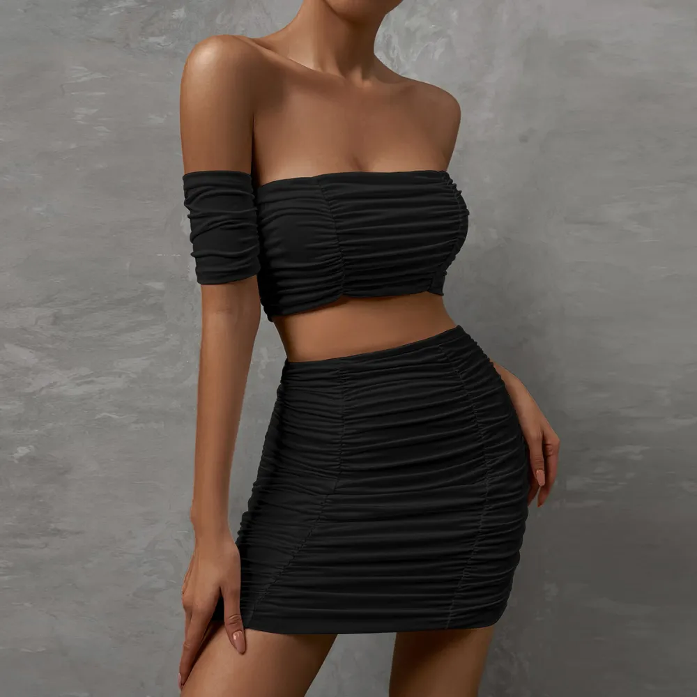Midriff-Baring Slim Two-Piece Set