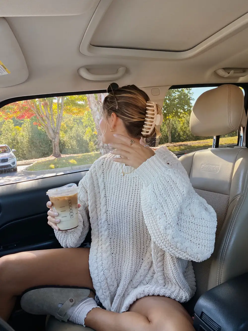 LIGHT BEIGE CLASSIC SWEATER