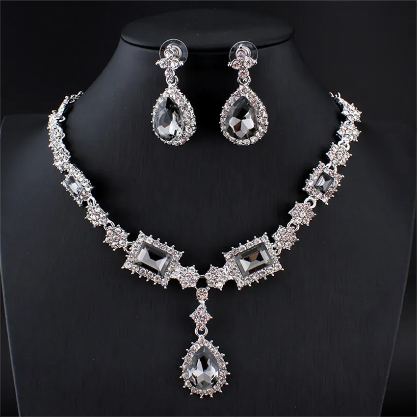 Two-piece set of elegant rhinestone necklace and earrings