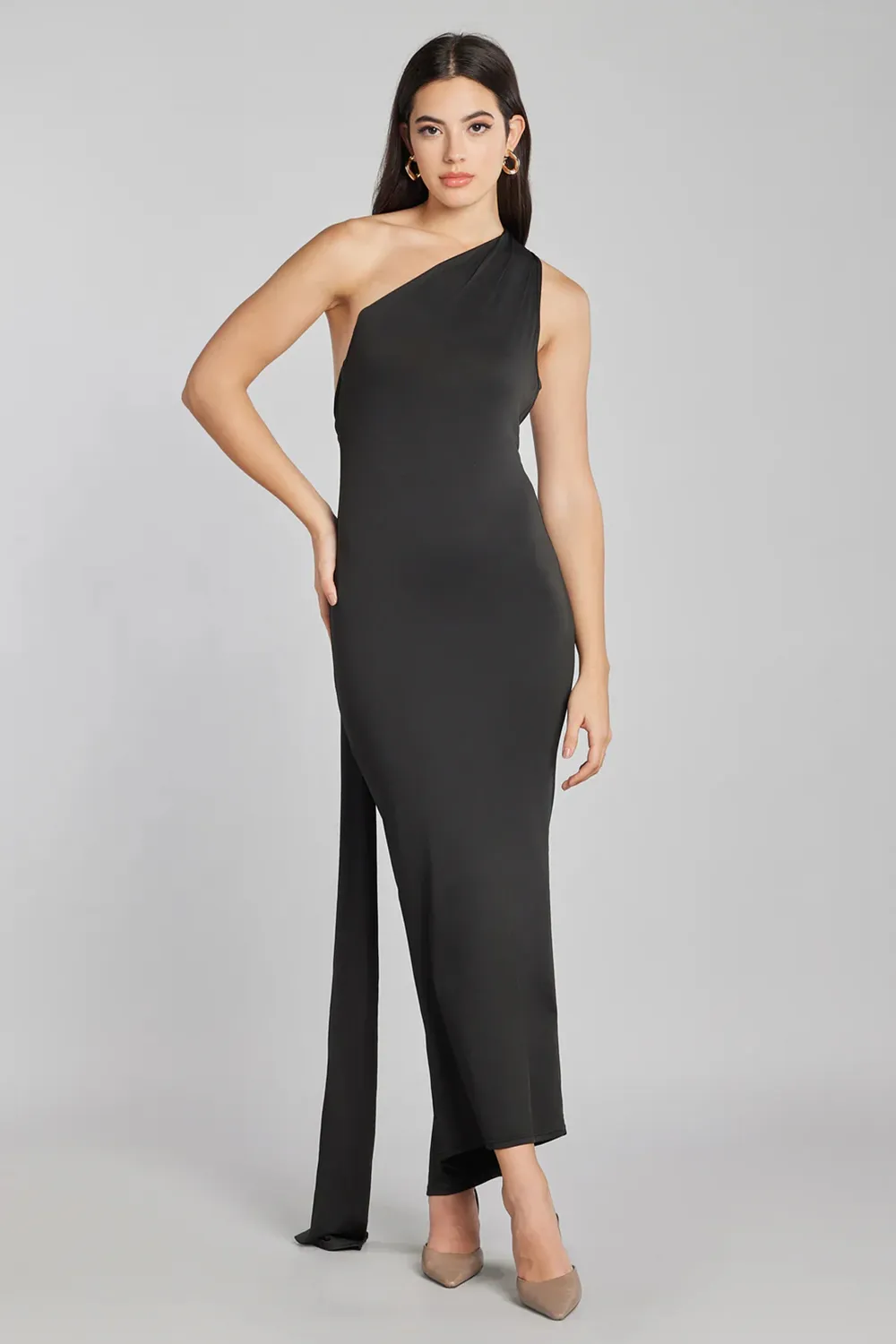 Red backless one-shoulder long dress