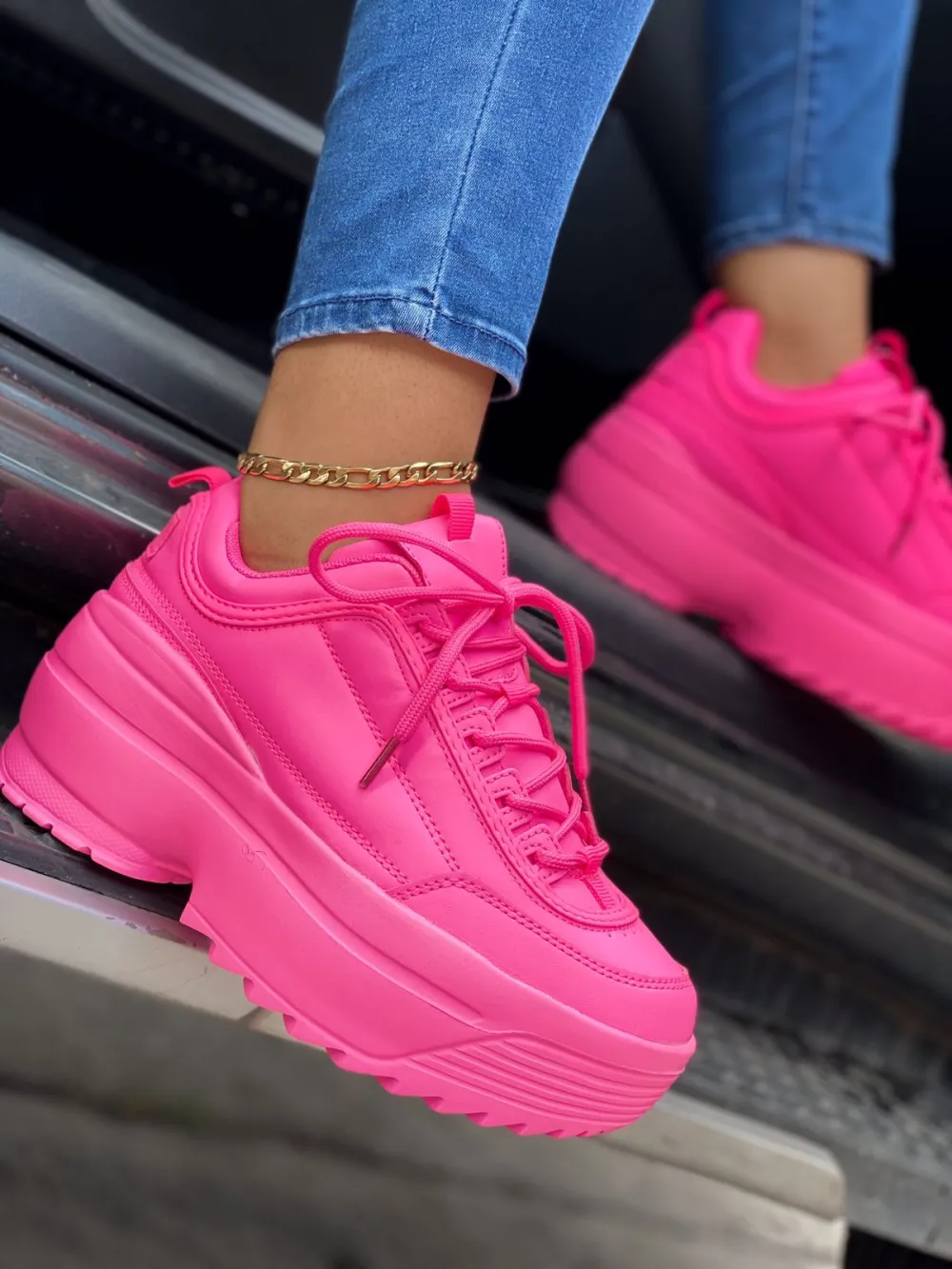 KATE | HOT PINK